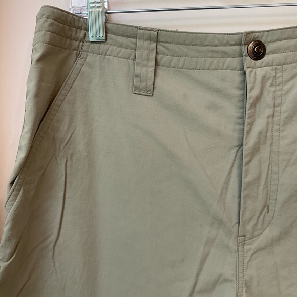 Mountain Hardwear Shorts, Sage Green, Zip Front, Side Pockets, Belt Loops, Sz 36 - Picture 4 of 13